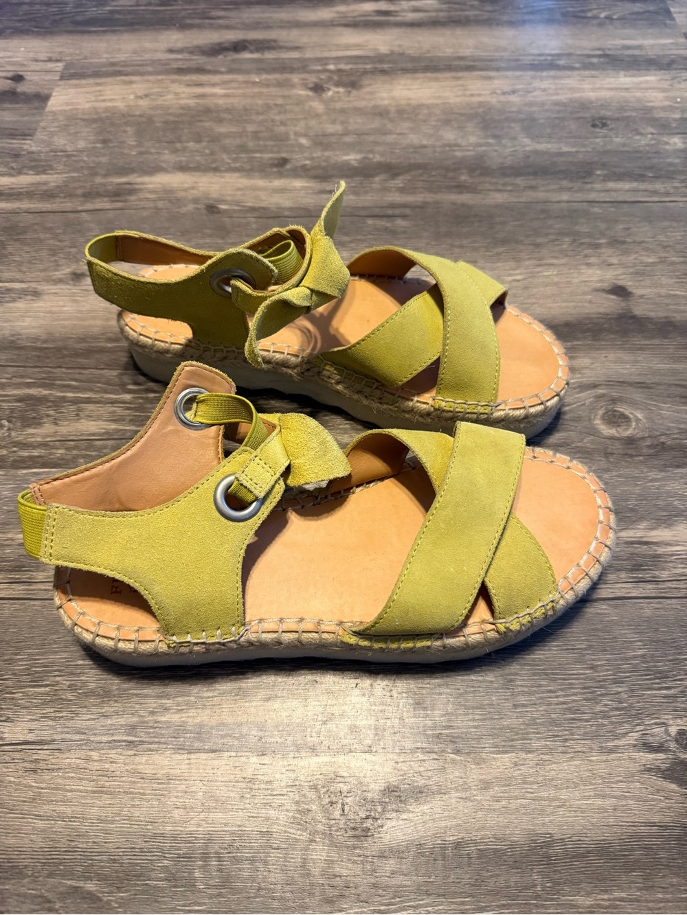 Frye and co. Women’s sz 9 sandals